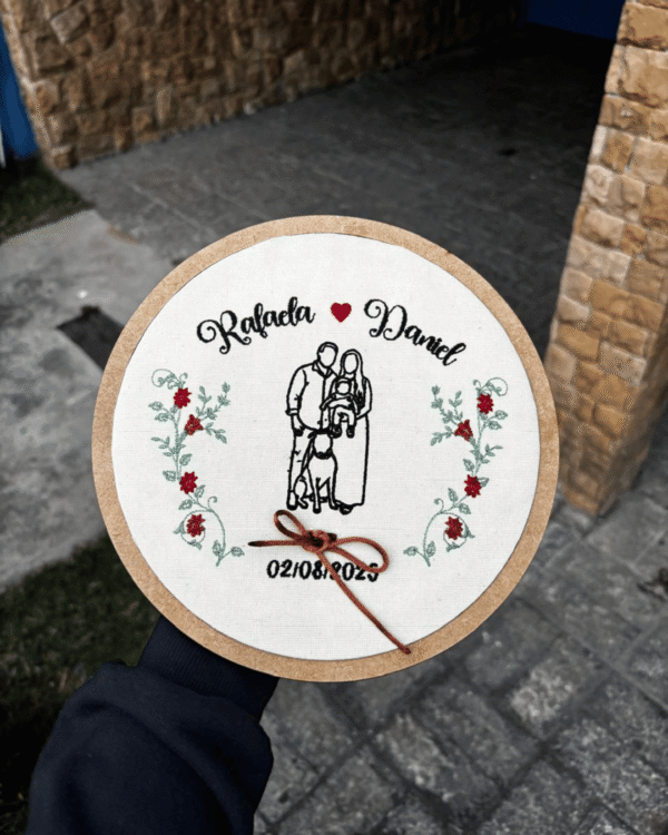 Bastidor com Bordado Personalizado - Modelo Foto em família - Imagem 2