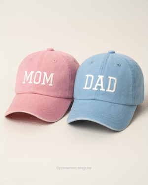 Kit Boné MOM & DAD – Revelação de Gravidez com Bordado Personalizado